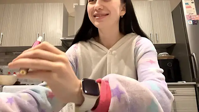 Snapshot of LaraDraggoo chatting on March 11, 9:10 pm LaraDraggoo online show from March 11, 9:10 pm