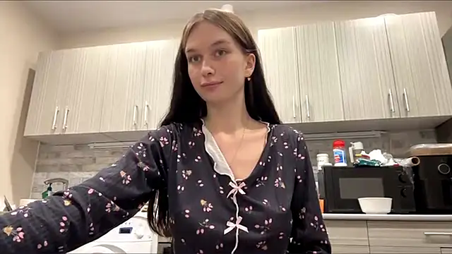 Snapshot of LaraDraggoo chatting on March 29, 7:14 pm LaraDraggoo online show from March 29, 7:14 pm