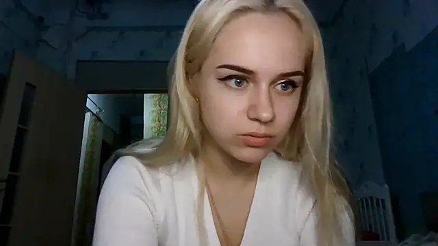 Snapshot of Barbie___girl chatting on March 12, 3:51 pm Barbie girl online show from March 12, 3:51 pm