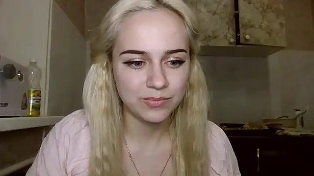 Snapshot of Barbie___girl chatting on March 18, 6:44 pm Barbie girl online show from March 18, 6:44 pm