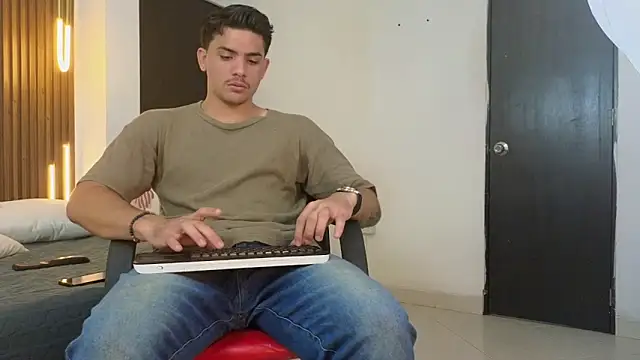 Snapshot of MrAdonis_ chatting on March 11, 7:31 pm MrAdonis online show from March 11, 7:31 pm