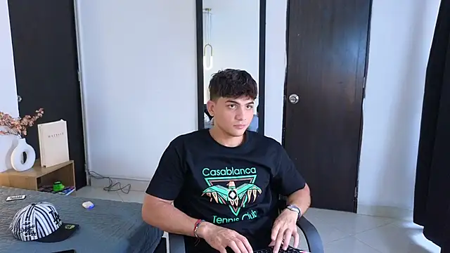 Snapshot of MrAdonis_ chatting on March 31, 7:25 pm MrAdonis online show from March 31, 7:25 pm