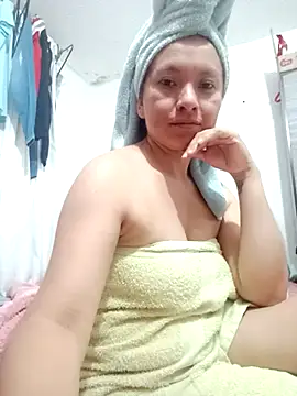 Snapshot of Chloe16_ chatting on April 3, 10:19 pm Chloe16 online show from April 3, 10:19 pm