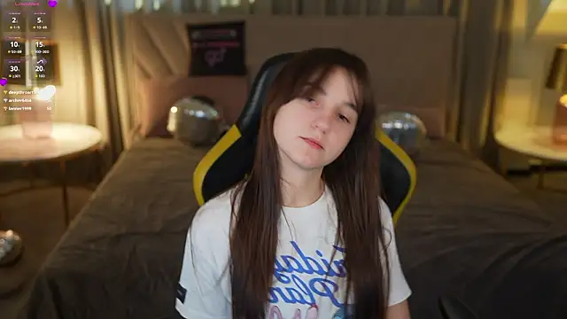 Snapshot of Sweet_cherry054 chatting on March 24, 3:17 pm Sweet cherry054 online show from March 24, 3:17 pm