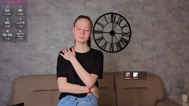 Snapshot of MissHiciano chatting on April 3, 5:44 pm MissHiciano online show from April 3, 5:44 pm