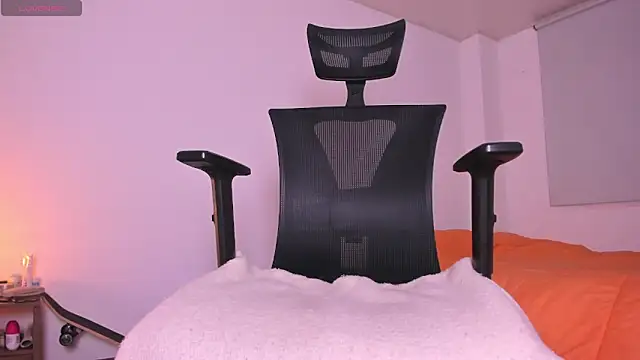 Snapshot of tall_sweetie chatting on April 5, 5:15 am tall sweetie online show from April 5, 5:15 am