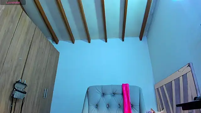 SkyeGabbyRose online show from July 1, 10:06 am