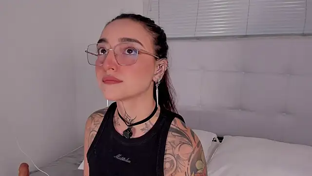 Snapshot of Emily_Rousess chatting on July 3, 11:22 pm Emily Rousess online show from July 3, 11:22 pm