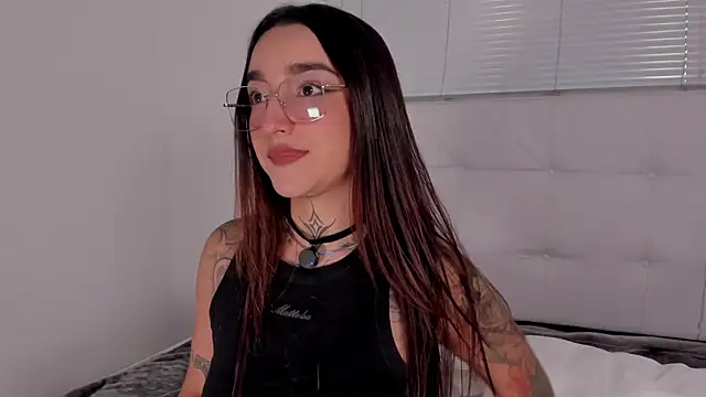 Snapshot of Emily_Rousess chatting on July 10, 11:18 pm Emily Rousess online show from July 10, 11:18 pm
