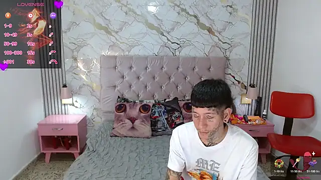 Snapshot of AshlieeGreenn chatting on April 8, 7:36 pm AshlieeGreenn online show from April 8, 7:36 pm