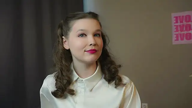 Snapshot of NicoleBryd chatting on March 17, 8:39 am NicoleBryd online show from March 17, 8:39 am