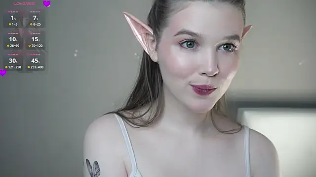 Snapshot of NicoleBryd chatting on April 4, 8:45 am NicoleBryd online show from April 4, 8:45 am