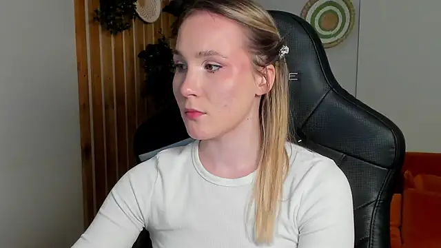 ElaraVoltage online show from March 19, 1:15 pm