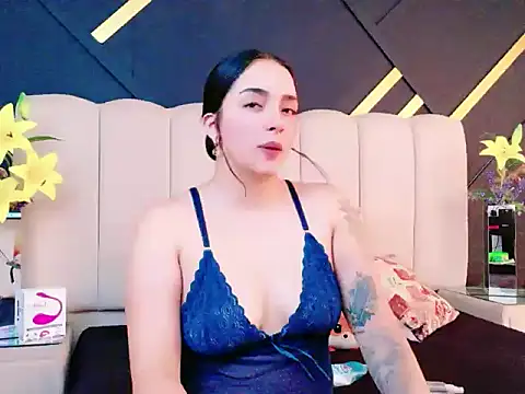 IsadoraSmit online show from May 15, 12:45 pm