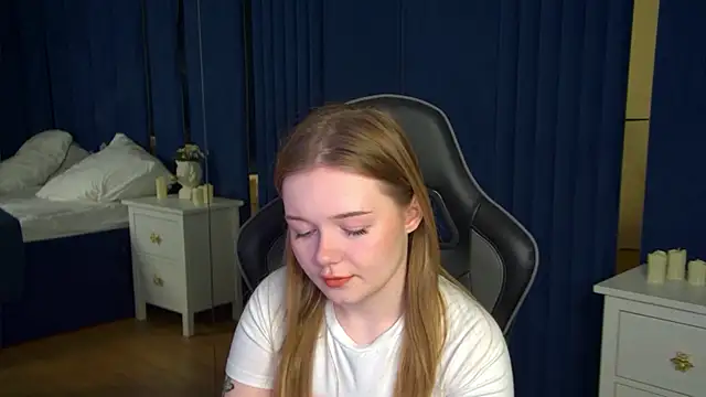 ElinaVale online show from May 20, 5:08 pm