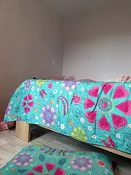 EmmaThompson1 online show from March 24, 5:51 pm