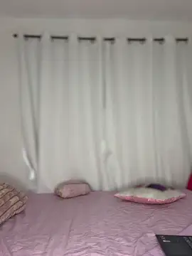 EmmaThompson1 online show from March 30, 9:05 pm