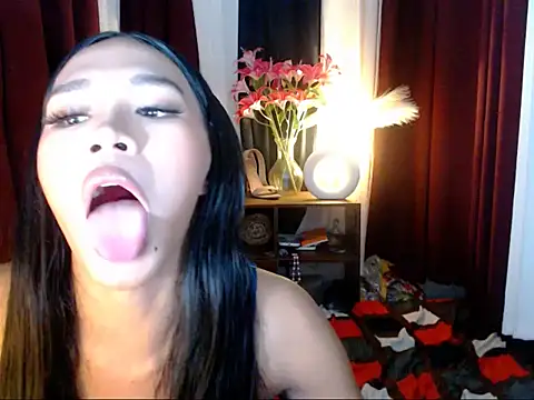 Snapshot of SweetyScarlet chatting on May 5, 9:50 am SweetyScarlet online show from May 5, 9:50 am
