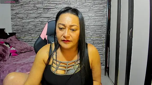 Milf Julianna online show from May 13, 11:22 pm