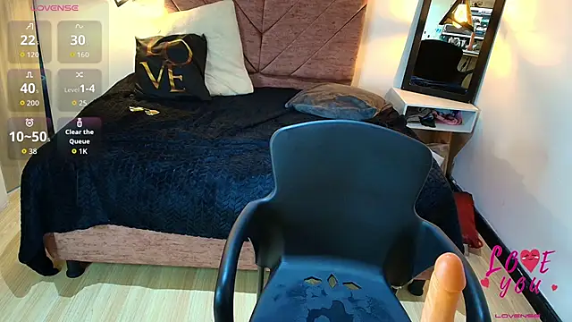 Snapshot of Amanda_Fox__ chatting on April 2, 8:01 am Amanda Fox online show from April 2, 8:01 am