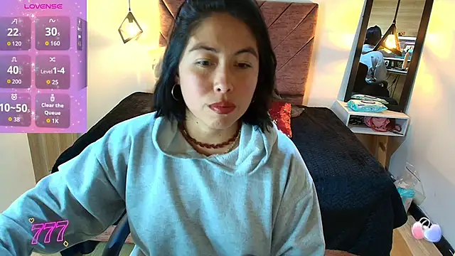 Snapshot of Amanda_Fox__ chatting on April 4, 7:33 pm Amanda Fox online show from April 4, 7:33 pm