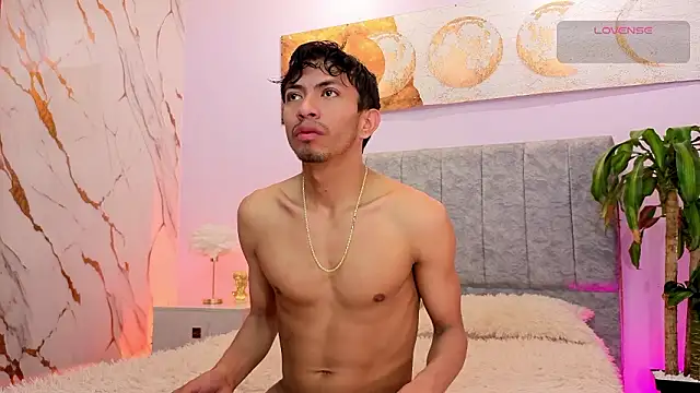 Snapshot of Luchoplayboy chatting on March 30, 12:50 pm Luchoplayboy online show from March 30, 12:50 pm