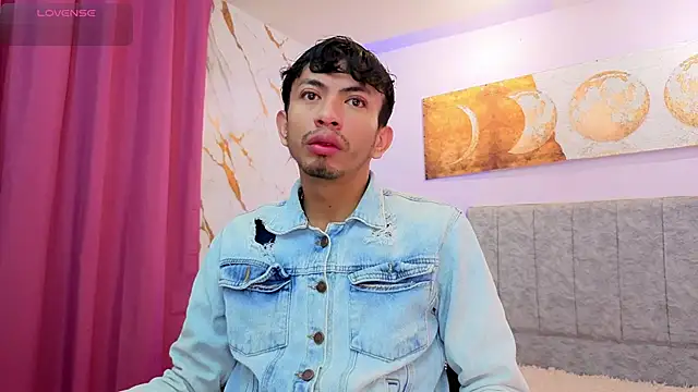 Snapshot of Luchoplayboy chatting on April 1, 12:28 pm Luchoplayboy online show from April 1, 12:28 pm