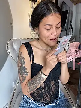 Snapshot of Cloe_pink1 chatting on March 14, 1:49 pm Cloe pink1 online show from March 14, 1:49 pm