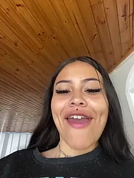 Snapshot of Cloe_pink1 chatting on April 1, 1:34 pm Cloe pink1 online show from April 1, 1:34 pm