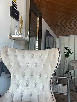 Snapshot of Cloe_pink1 chatting on April 4, 1:30 pm Cloe pink1 online show from April 4, 1:30 pm