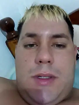 Snapshot of Tupapaciito chatting on March 6, 11:23 pm Tupapaciito online show from March 6, 11:23 pm