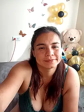Snapshot of BettyBoo_w chatting on April 9, 1:38 pm BettyBoo w online show from April 9, 1:38 pm
