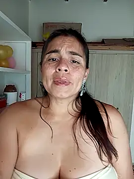 Snapshot of BettyBoo_w chatting on April 15, 1:29 pm BettyBoo w online show from April 15, 1:29 pm