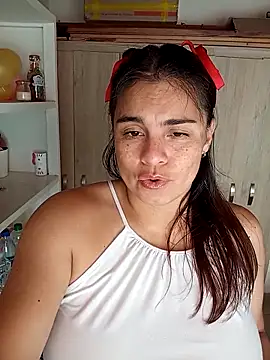 Snapshot of BettyBoo_w chatting on April 18, 1:37 pm BettyBoo w online show from April 18, 1:37 pm