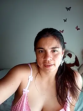 Snapshot of BettyBoo_w chatting on May 1, 2:43 pm BettyBoo w online show from May 1, 2:43 pm
