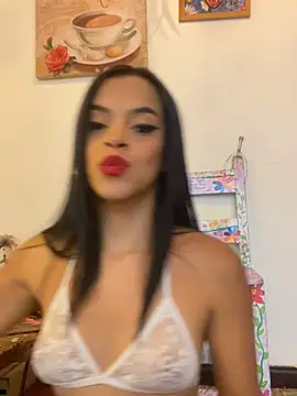 Nicolle Duke online show from May 15, 6:04 pm