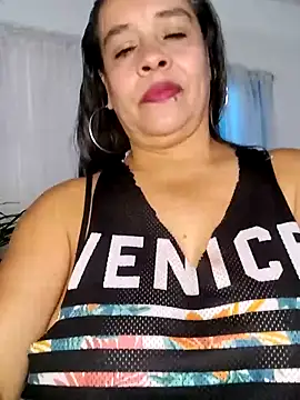 Snapshot of lilymoon- chatting on April 4, 2:14 pm lilymoon- online show from April 4, 2:14 pm