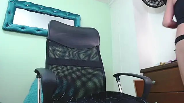 Snapshot of ChalonVera chatting on March 10, 7:19 pm ChalonVera online show from March 10, 7:19 pm