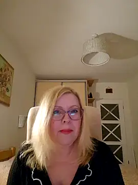 Snapshot of JanieLight53 chatting on March 24, 4:56 pm JanieLight53 online show from March 24, 4:56 pm