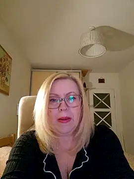 Snapshot of JanieLight53 chatting on March 26, 9:20 pm JanieLight53 online show from March 26, 9:20 pm