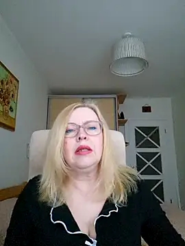 Snapshot of JanieLight53 chatting on March 28, 3:22 pm JanieLight53 online show from March 28, 3:22 pm