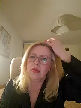 Snapshot of JanieLight53 chatting on March 29, 6:19 pm JanieLight53 online show from March 29, 6:19 pm