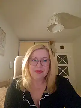 Snapshot of JanieLight53 chatting on March 30, 5:36 pm JanieLight53 online show from March 30, 5:36 pm