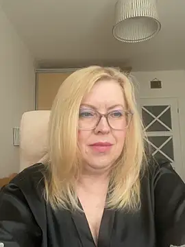 JanieLight53 online show from April 25, 1:41 pm
