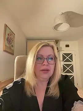 JanieLight53 online show from May 1, 6:23 pm