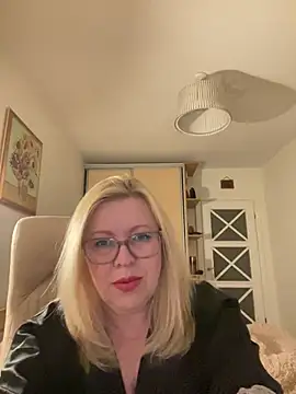 JanieLight53 online show from May 13, 6:27 pm
