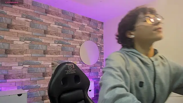 Snapshot of JUSTIN_TAY1 chatting on March 26, 11:38 am JUSTIN TAY1 online show from March 26, 11:38 am