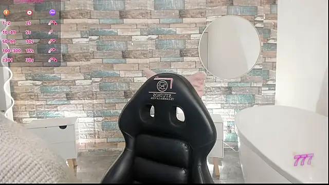 Snapshot of JUSTIN_TAY1 chatting on April 4, 11:40 am JUSTIN TAY1 online show from April 4, 11:40 am