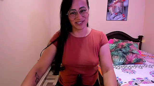 sara florez12 online show from May 11, 4:04 pm