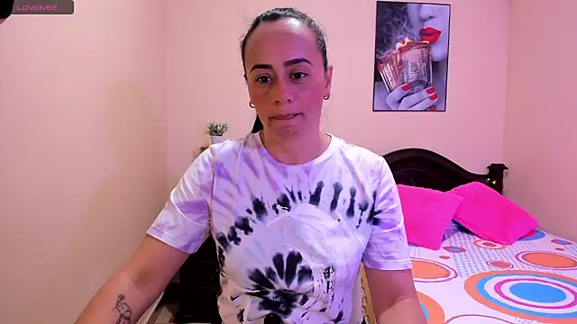 sara florez12 online show from May 14, 10:44 am